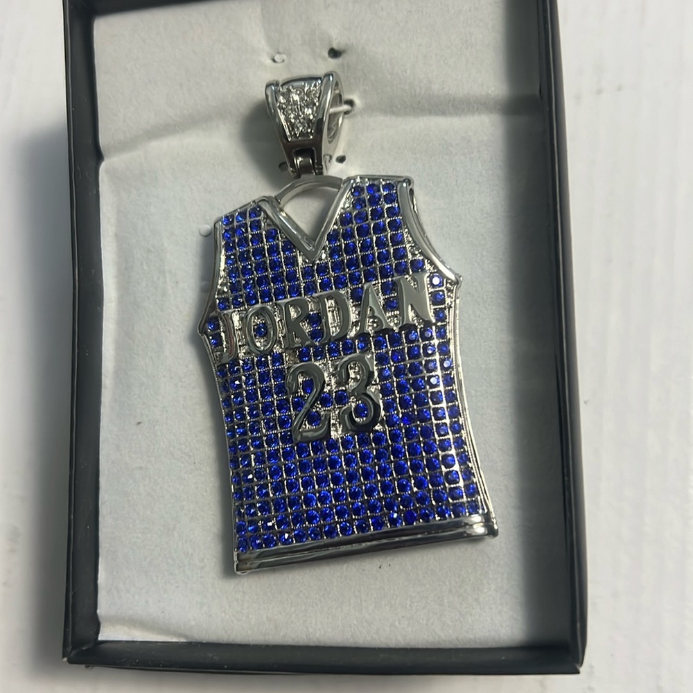 Michael Jordan 23 Jersey Pendant Necklace with blue CZs Rhinestones New Silver